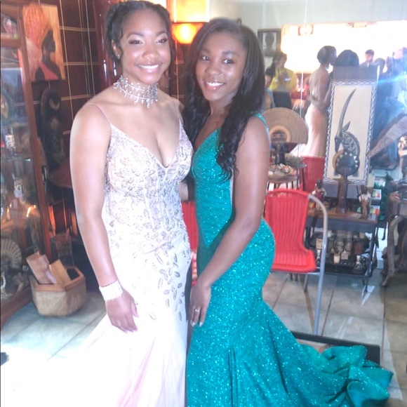 PROM DRESS FOR SELL - Picture 3 of 4